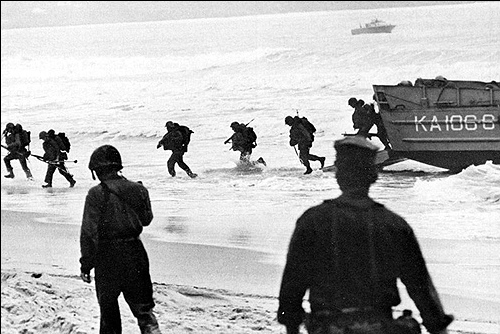US Marines Land at Da Nang on March 8, 1965. (Source: Ken Shanaberger)