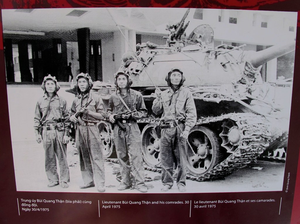North Vietnamese troops and their tank arrive at South Vietnam's presidential palace on April 30, 1975. (Photo from Reunification Palace in Saigon)