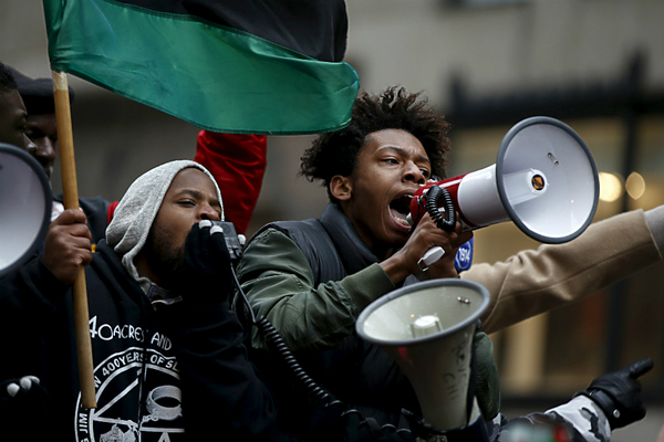 954465_1_1218-chicago-police-protests_standard